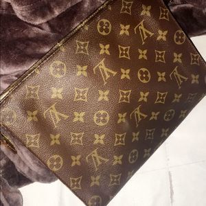 Authentic Vintage Louis Vuitton Toiletry 26